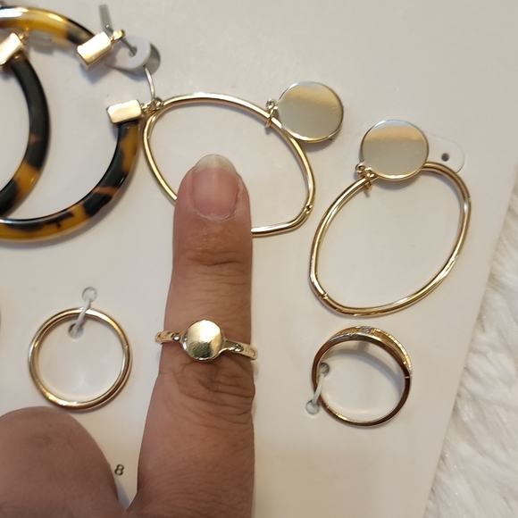 Earings and Rings - Picture 4 of 5